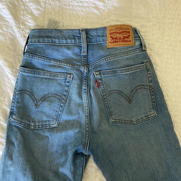 Levi’s Wedgie Jeans - Picture 2 of 5